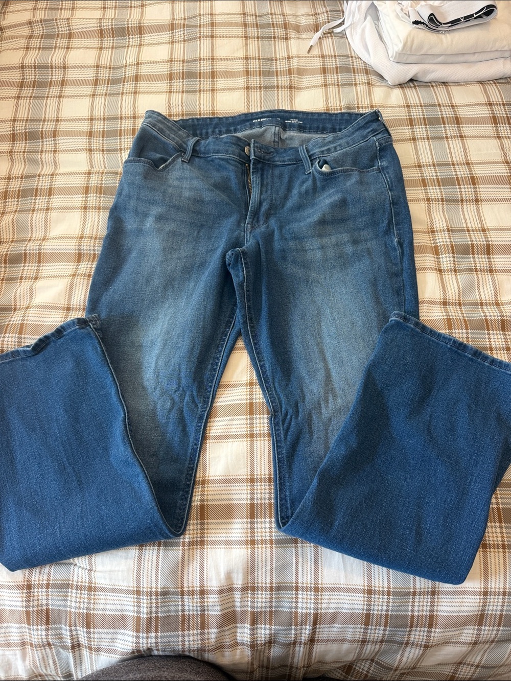 Old Navy Women's Mid-Rise Wow Bootcut Jean